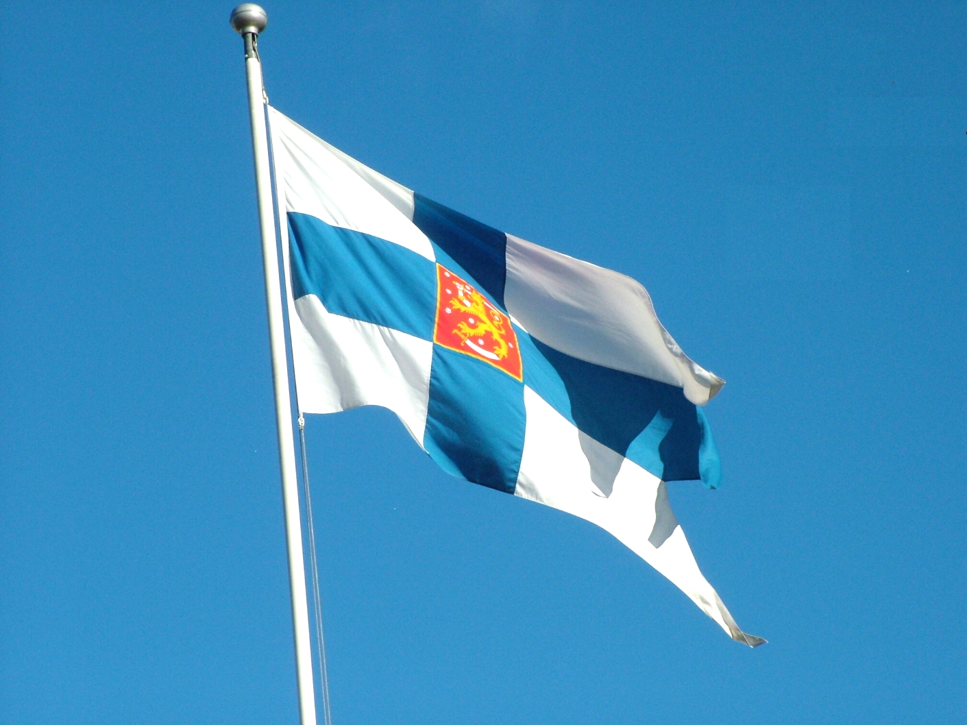 http://1.bp.blogspot.com/-Mfbb0nlZXII/ULfMPIX9KwI/AAAAAAAAETU/-MK5XdlpgQY/s1600/Flag+of+Finland+flags+wallpaper+(3).JPG