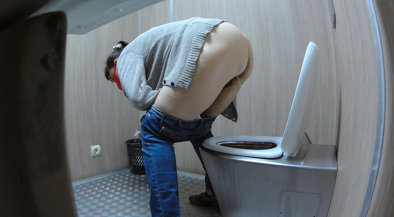 Подсматривание в женском туалете поезда public toilet