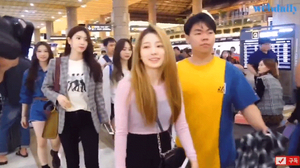 데뷔 첫 공항사진 뜬 걸그룹 | 인스티즈