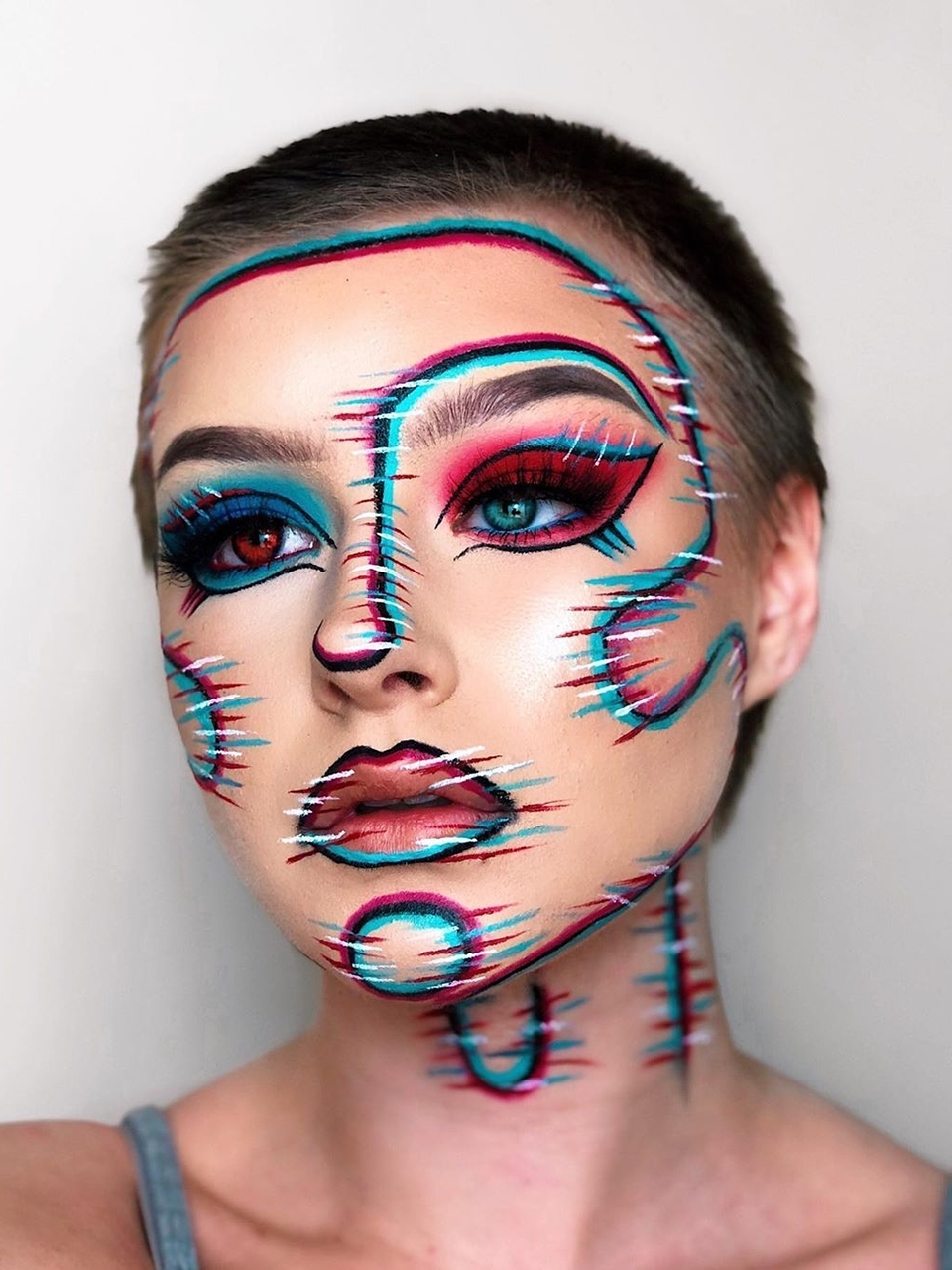 Amazing face art illusion by makeup artist Hollierose.