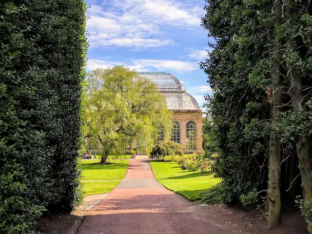 Summer in Edinburgh: Explore the Rotal Botanic Garden Edinburgh