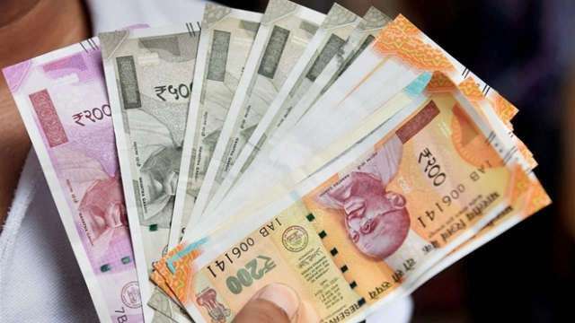 यूपी में सरकारी कर्मचारियों को सौगात, अगले 7 महीने में 3 बार मिलेगा महंगाई भत्ता