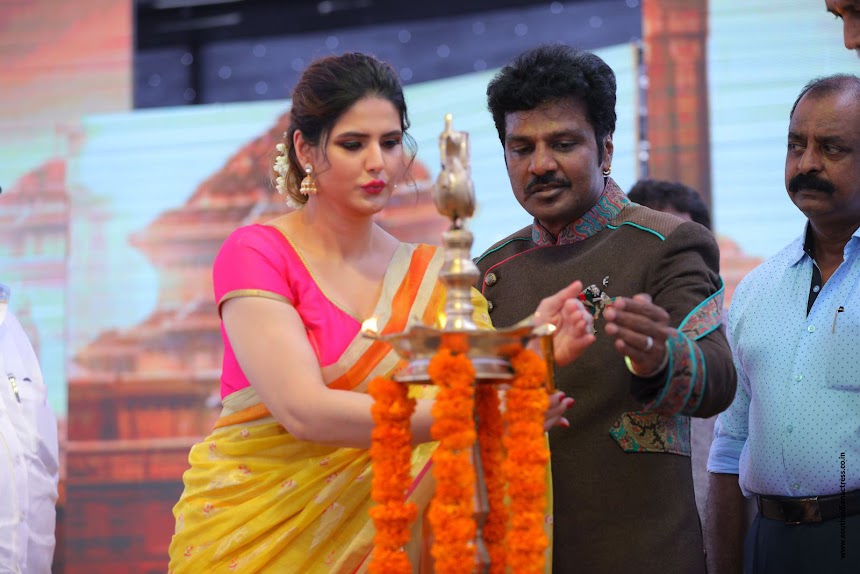 Zarine Khan at Suchirindia's Aryavartha Nagari Project Launch