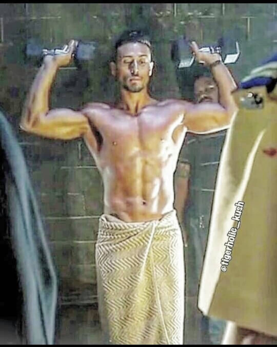 Tiger Shroff Ka Xxx Video - Shirtless Bollywood Men: Sexy Snaps of Tiger Shroff - the shot of Tiger in  his underwear is that real?