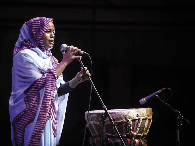 Aziza Brahim: un vermut musical con la voz del exilio del Sahara Occidental