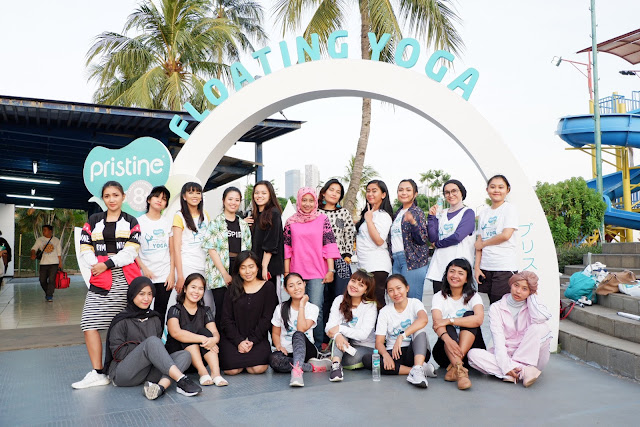  Bersama Hendri Take, Yoga Instructor saat Pristine 8+ Floating Yoga di Tangkas Sport Center (16/09/18)