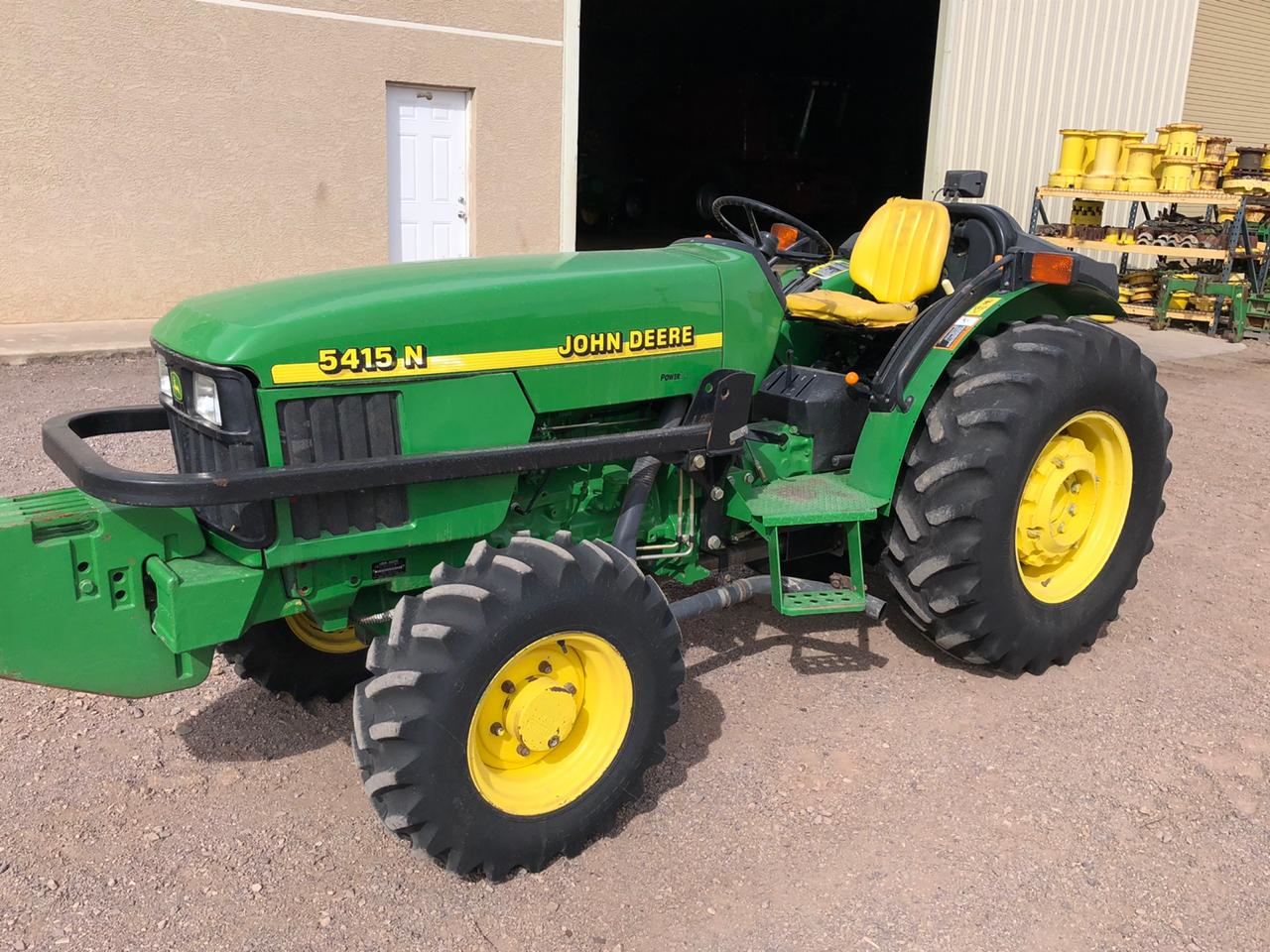 MAQUINARIA AGRICOLA INDUSTRIAL Tractor John Deere 5415 4x4, Angosto