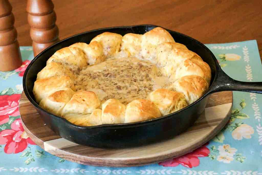 Biscuit and Gravy Ring Your Choice Way
