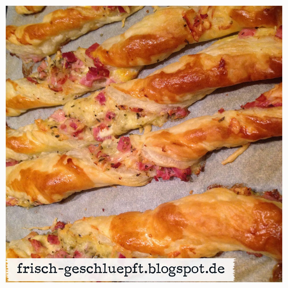 Blätterteigstangen mit Schinken und Käse Blätterteigstangen mit Schinken und Käse