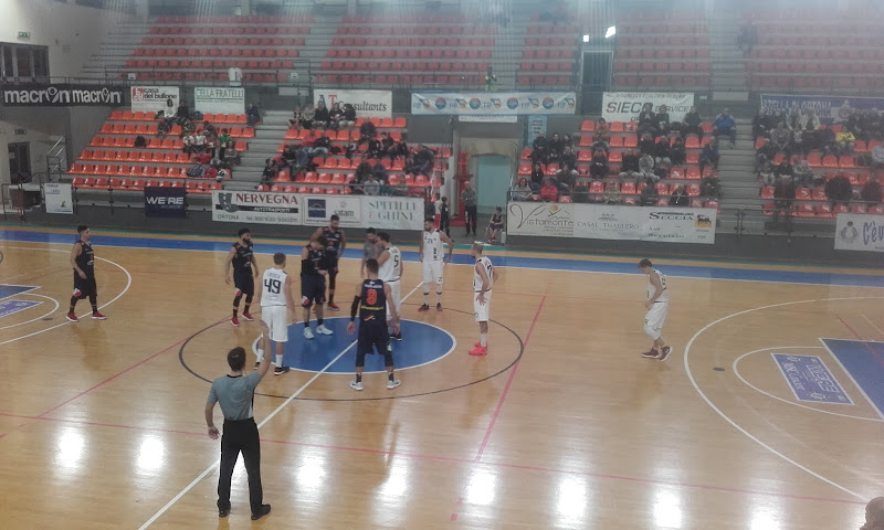 Basket, WE'RE perde la stracittadina con il Giulianova -VIDEO