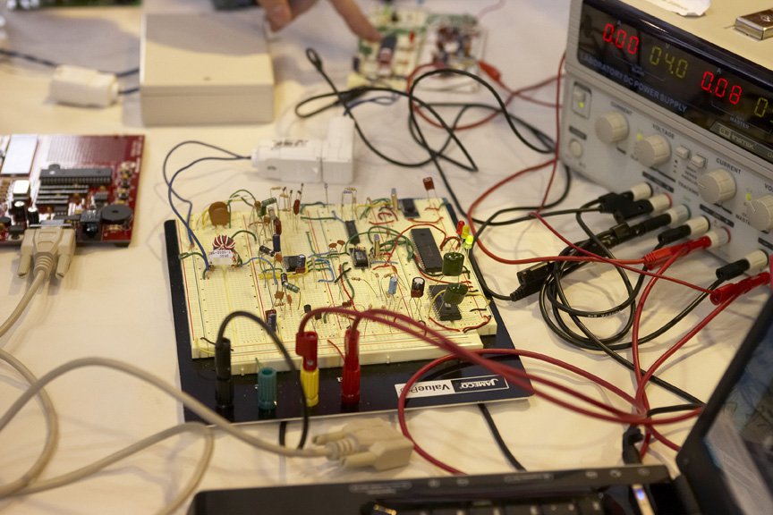 Электротехника и схемотехника. Электрик и электроника. Электротехника проекты своими руками. Блокнот электронщика. Схемотехника фото.