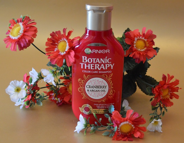 El champú ?Botanic Therapy - Cranberry & Argan Oil? para el cabello teñido de GARNIER