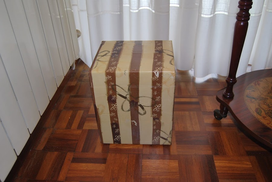 Como forrar una caja de vino de carton, como hacer una caja de regalo.