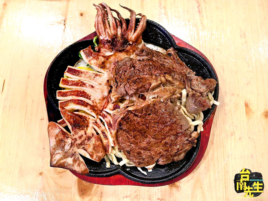 台南牛排館/沙拉濃湯吐司餅乾飲料自助吧吃到飽/免費加飯或加麵/嚴選食材搭配主廚特調醬汁/用餐環境寬敞舒適/料多實在CP值高 台南牛排館,自助吧,CP值高,主廚特調醬汁,厚切牛排,巨型鳥籠,神鷹牛排,台南,高cp值,吃到飽,飲料,蛋糕