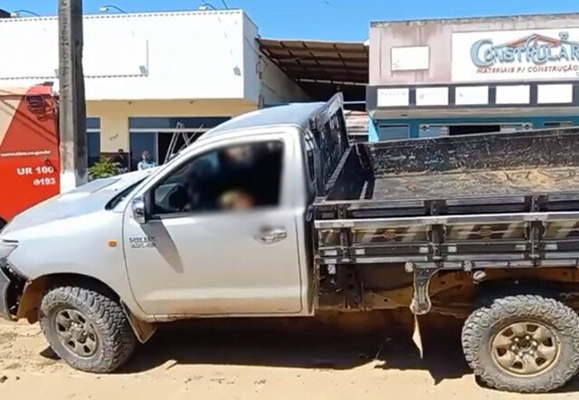 Homens são executados dentro de caminhonete em movimento – VEJA O VÍDEO