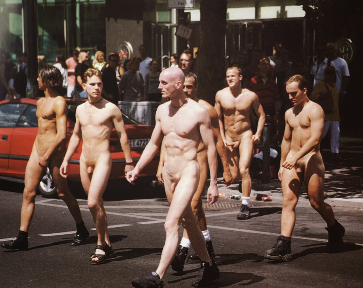 танец голые мужики фото 93