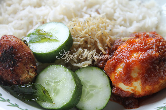 Nasi Lemak Dengan Sambal Tumis Telur Rebus