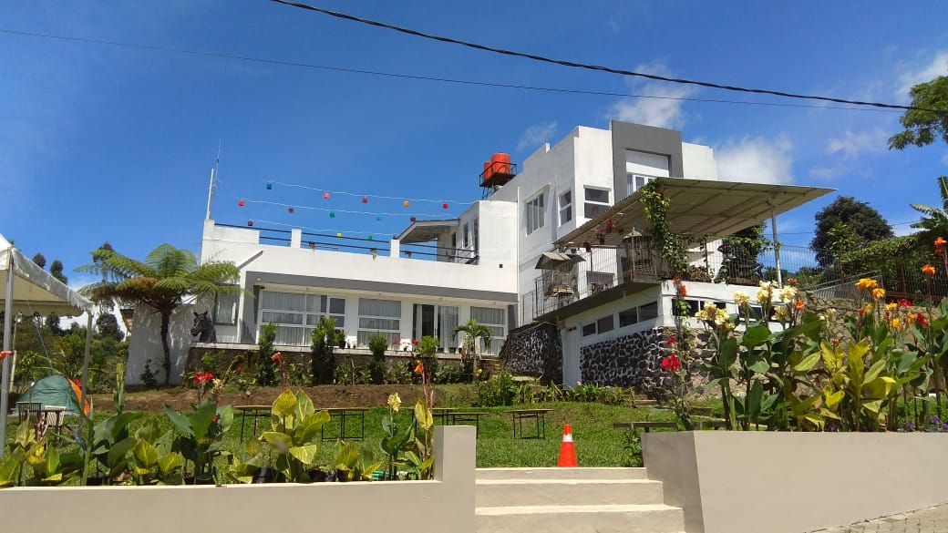 Villa White Horse 5 Kamar Tidur Deluxe 156 Sewa Villa di Bandung