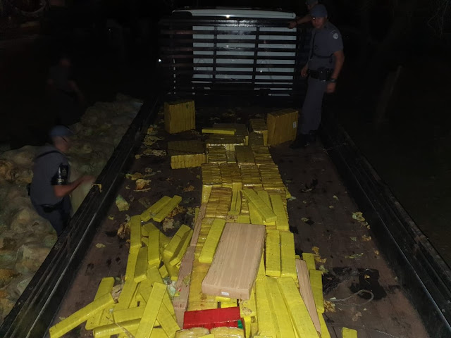 Após abordagem Baep apreende mais de 2 toneladas de maconha e recupera caminhão furtado