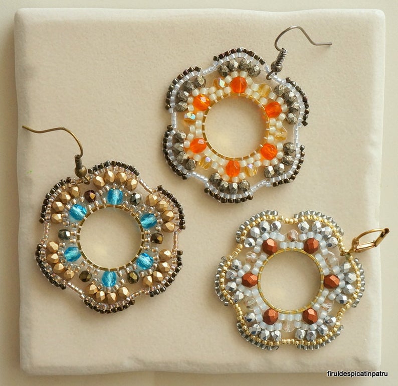 Passion4Beadwork's Lovely Tutorials Uses Many Different Beads / The