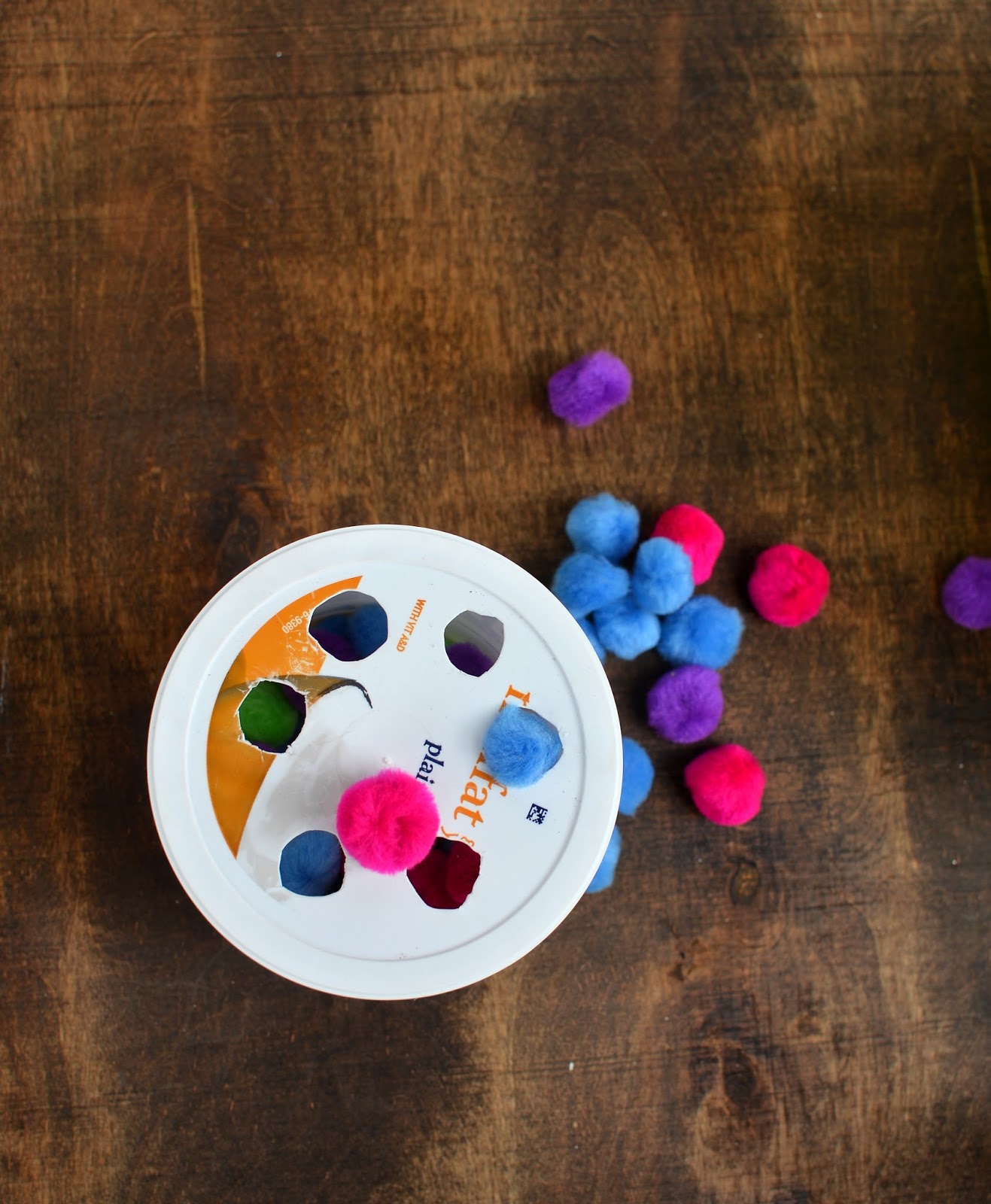 easy toddler fine motor activity