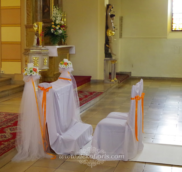 biały dywan ślubna dekoracja kościoła Dobrzeń