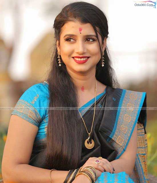 Pretty odia singer Diptirekha Padhi Looking Gorgeous in Saree