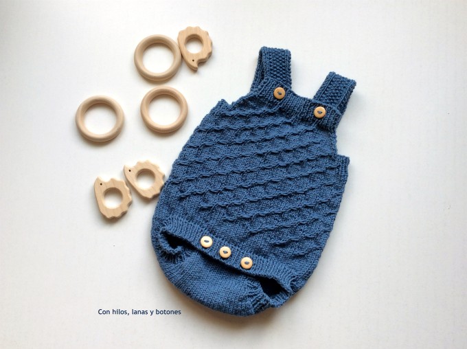 Con hilos, lanas y botones: Pelele Urban (Becharmed knitwear)