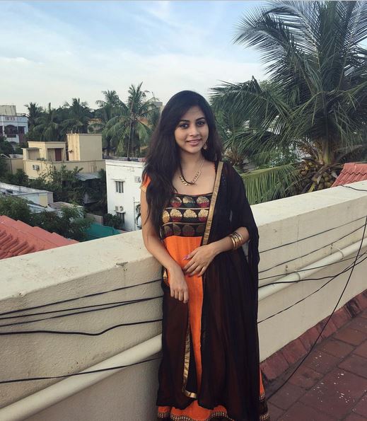 Nijamellam Maranthu Pochu Song Heroine Name