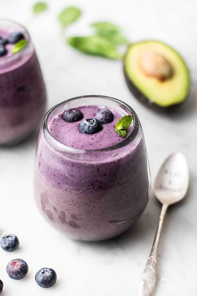HOW TO MAKE AVOCADO BLUEBERRY SMOOTHIE