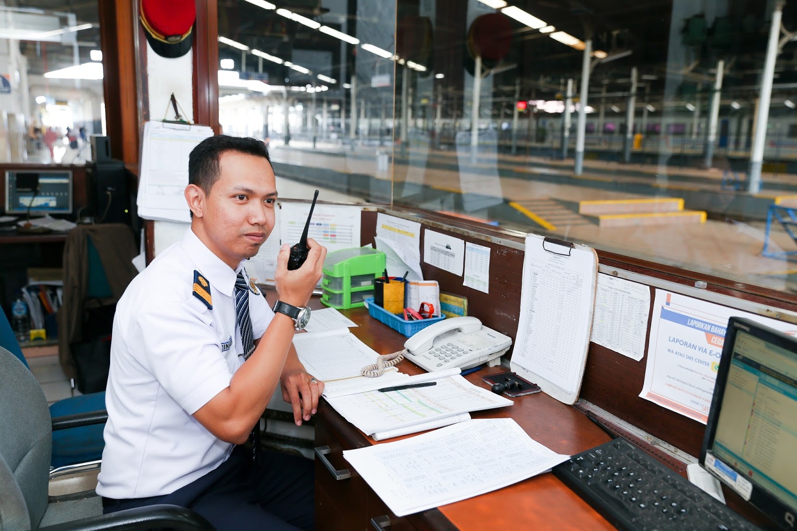 Tugas pengatur perjalanan kereta api