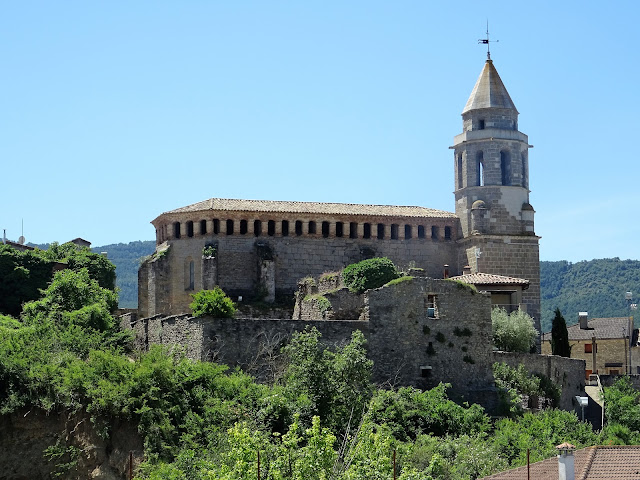 ARTÍCULOS, RESEÑAS LITERARIAS Y EXCURSIONES Carlos Bravo Suárez UN