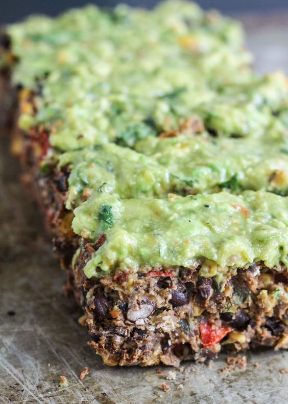 A meatless black bean 'meatloaf' packed with spices, cilantro, corn and topped with the creamiest 3-ingredient sauce. #vegan #glutenfree #cleaneating