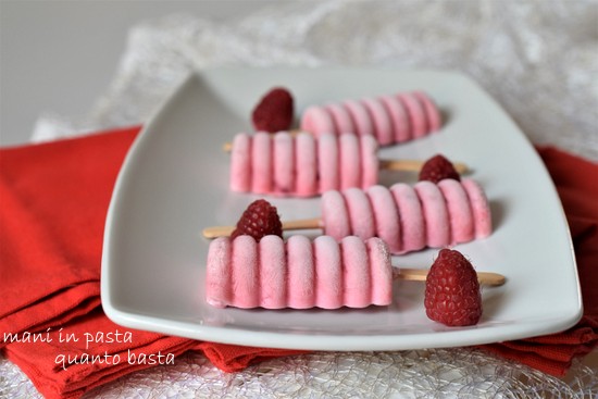 Raspberry and yoghourt popsicles