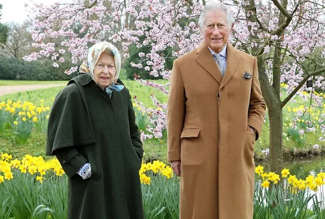 Queen Elizabeth wore a green jacket with caped detailing on the sleeves, and a patterned silk scarf. Prince Charles wore a camel coat and dark trousers