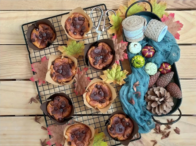 Muffins de boniato asado y avena con chocolate. Receta saludable. Desayuno, merienda, postre fácil, sencillo, rápido. Dulces de otoño. Con horno. Cuca