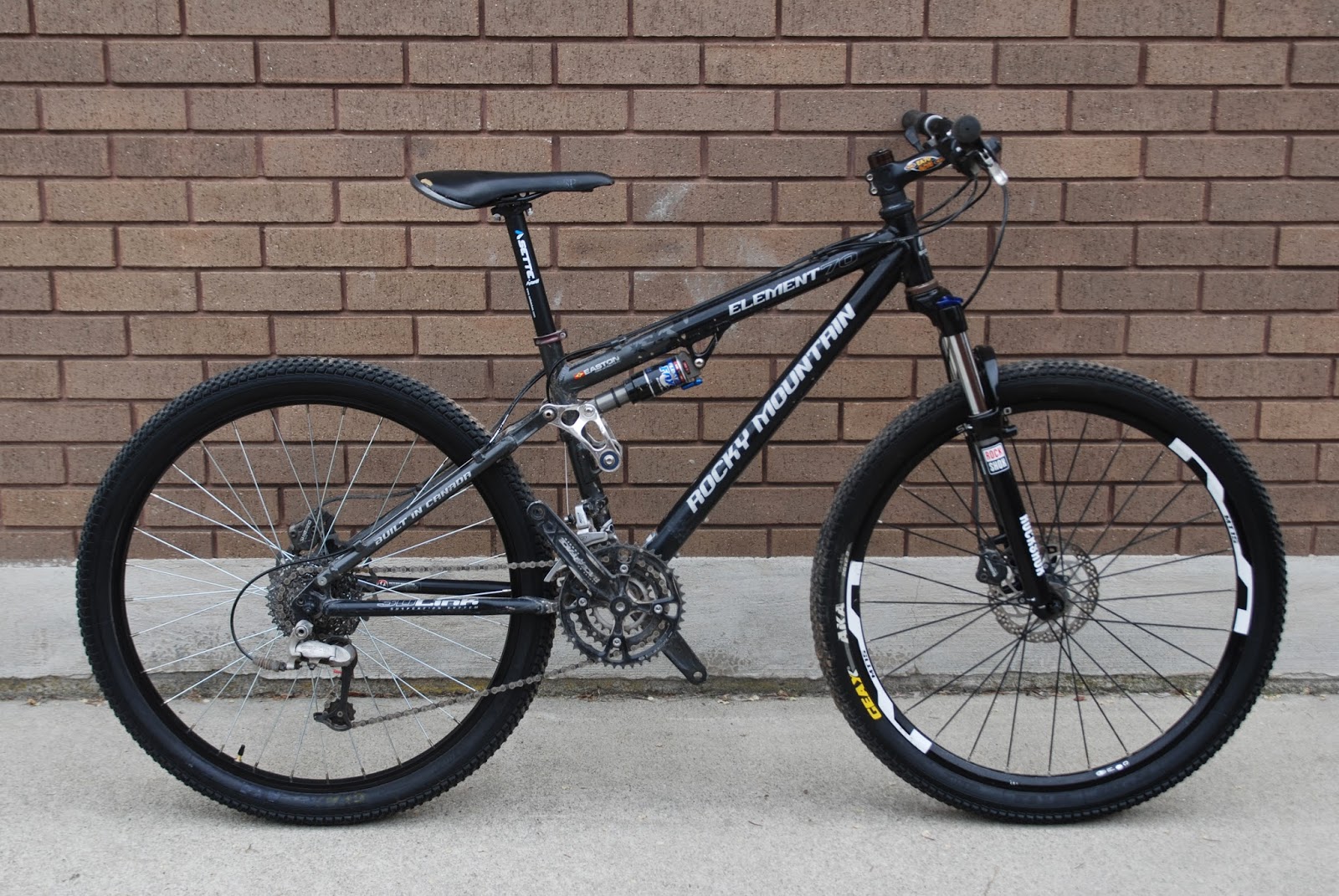 rocky mountain element mountain bike