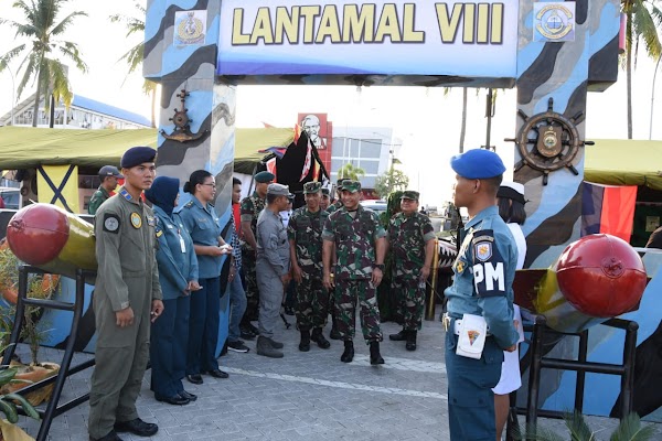 Lantamal VIII Promosikan TNI AL kepada Masyarakat Manado Lantamal VIII Promosikan TNI AL kepada Masyarakat Manado