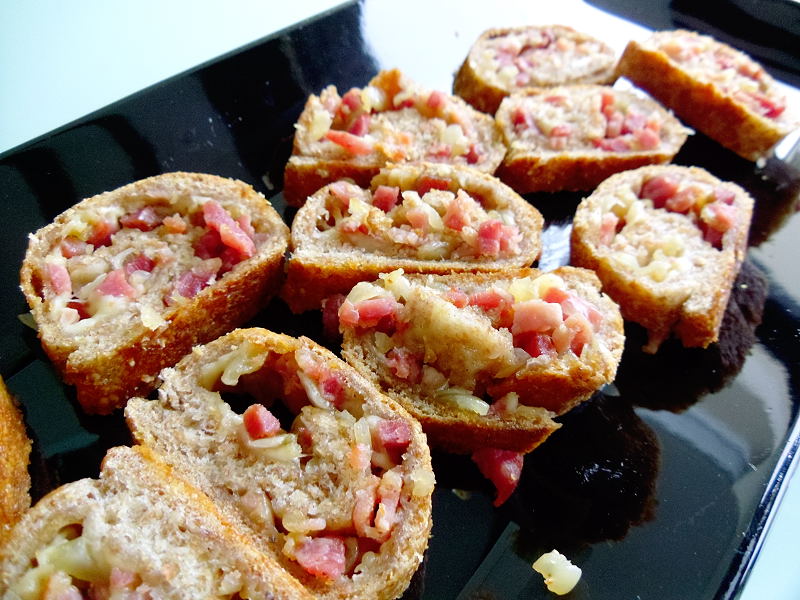 Gourmande ou passionnée...: Pain roulé aux lardons et échalotes