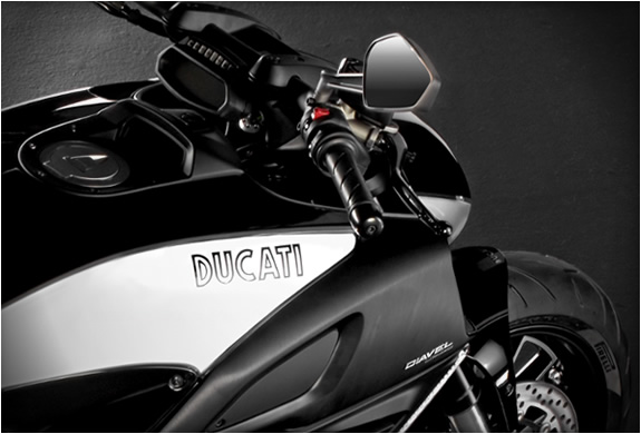 Ducati Diavel Cromo