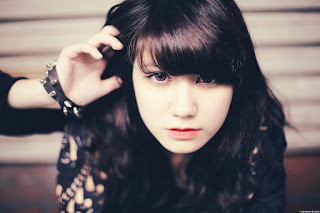 585830576-cool-girl-desktop-wallpapers
