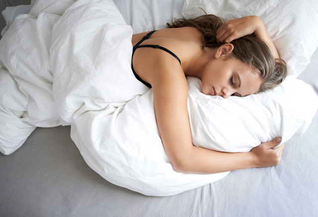 Awas ! 5 Kebiasaan Tidur Ini Bisa Kurangi Berat Badan Kamu Loh