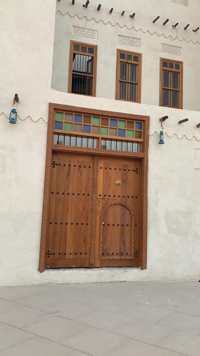 صناعة الأبواب التراثية البحرينية