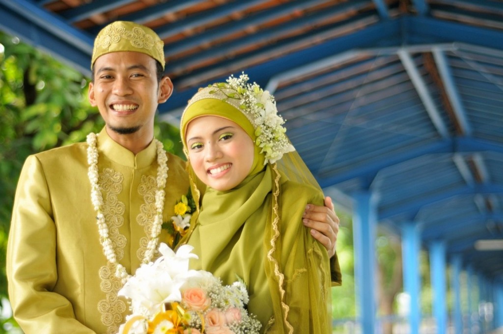 baju pasangan pengantin