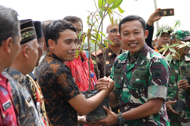 Woow Kodim Sragen Hijaukan Bumi Sukowati Tanam 26.950 Batang Pohon
