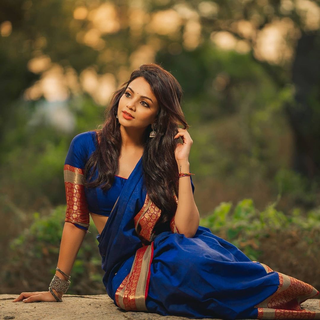 Model Sameena Anwar Pics In Silk Saree Photos