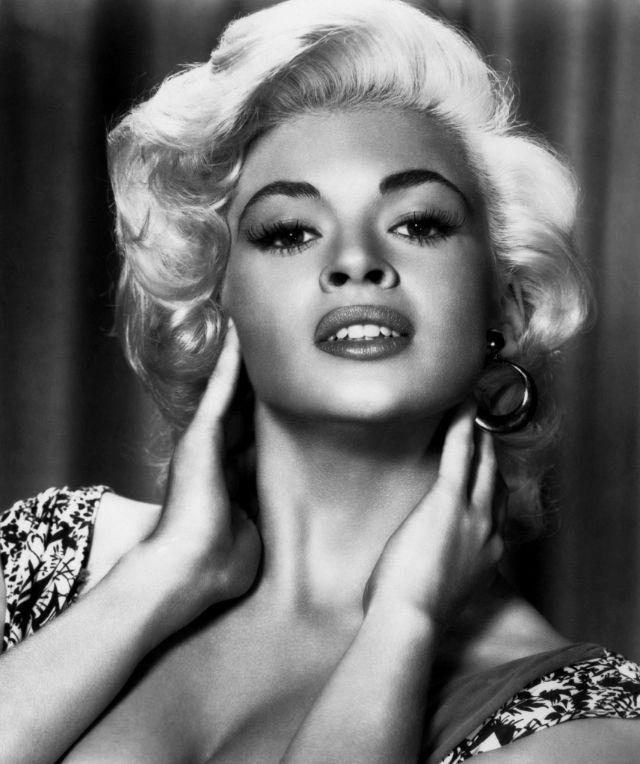 Stunning photos of Jayne Mansfield: One of the most famous beauty 