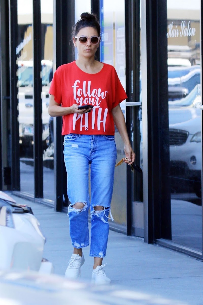 Mila Kunis Clicked While Leaving A Nails Salon in Los Angeles 10 July-2019
