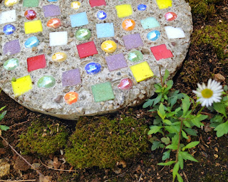 we bloom here: tutorial :: garden stepping stones