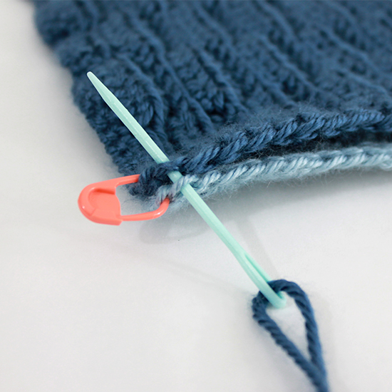 Join crochet squares with a back-loop-only whip stitch | Crochet Along Afghan Sampler for 2015 from The Inspired Wren Join crochet squares with a back-loop-only whip stitch | Crochet Along Afghan Sampler for 2015 from The Inspired Wren